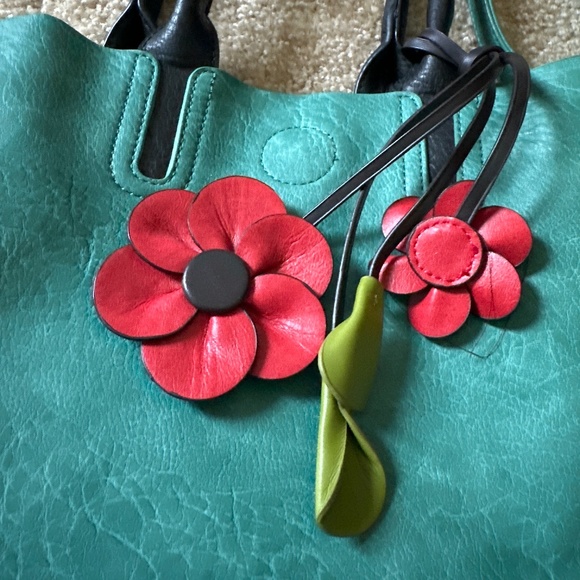 Green Espy Purse w Red Flowers and Multiple Pockets - Picture 2 of 5